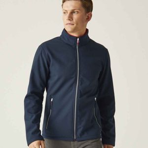 Man wearing Regatta Ascender RG371 navy blue soft shell jacket, featuring water-resistant two-layer fabric and secure zip pockets for outdoor activities.
