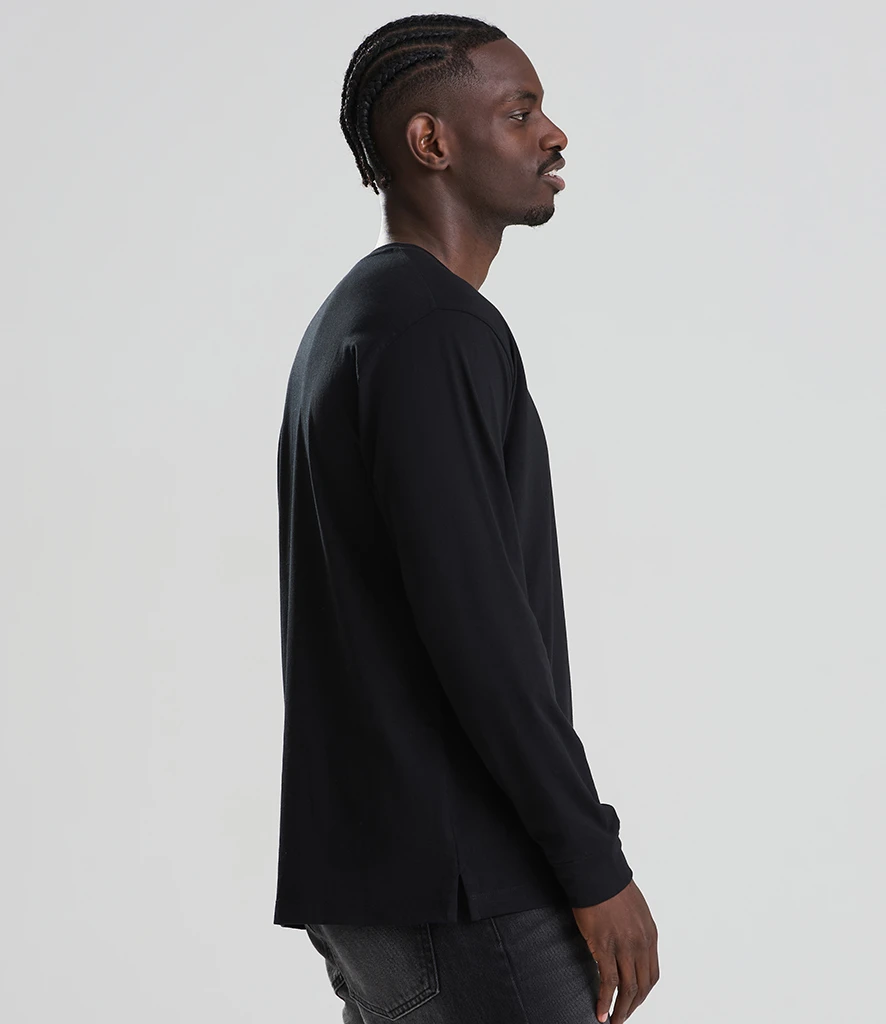 AWDis Long Sleeve 180 T-Shirt in Deep Black, worn